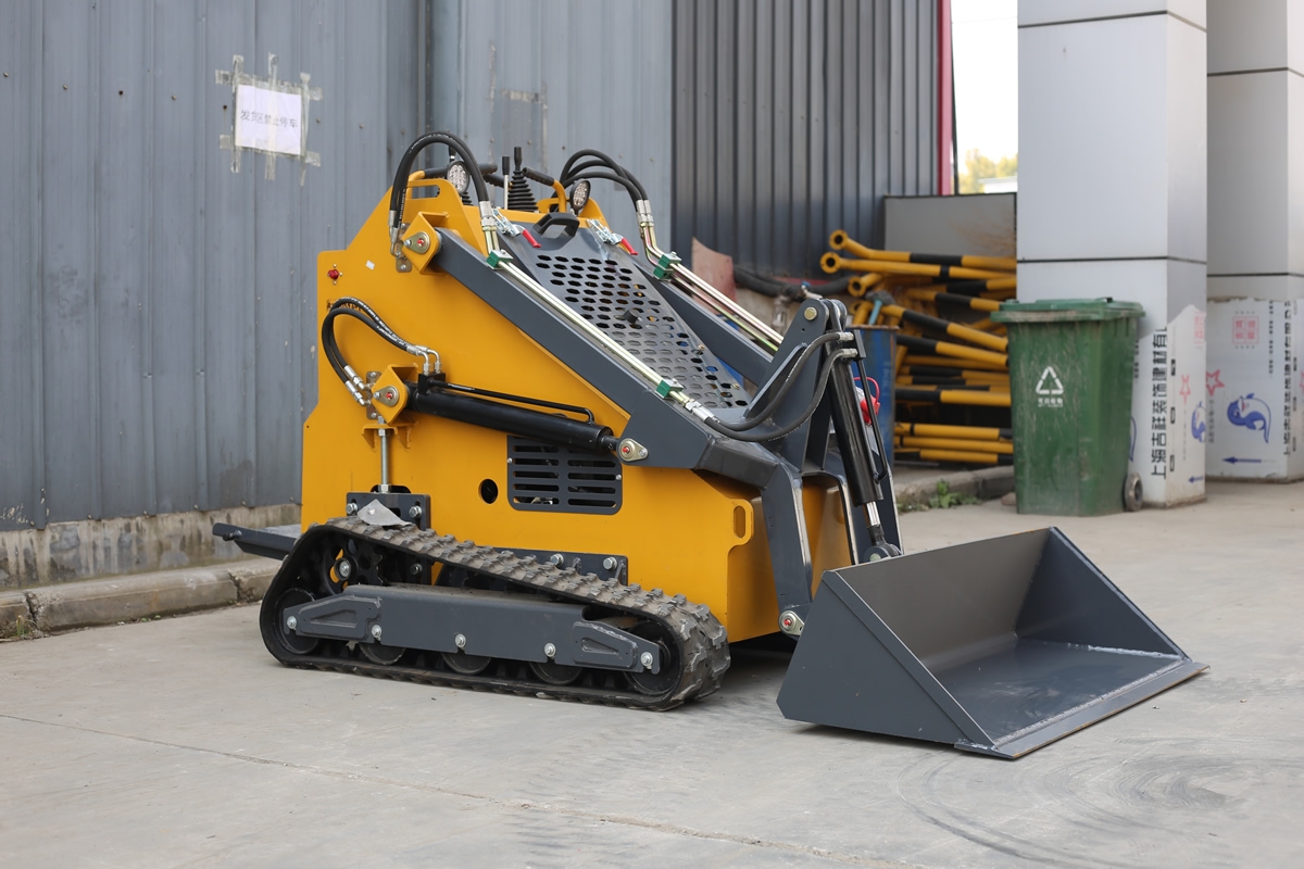 山東奔馬(SDBM)履帶式/輪胎式滑移裝載機BM380